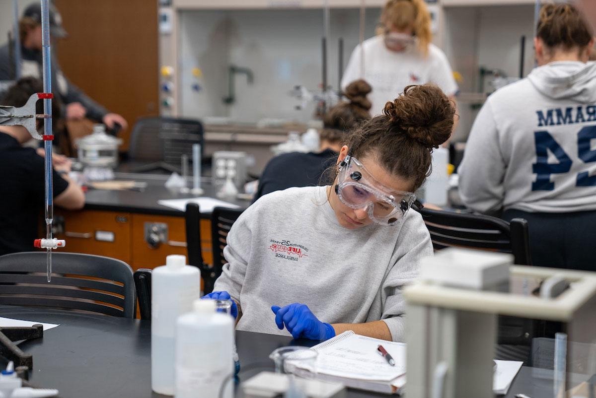 Chemistry Class at Aquinas College